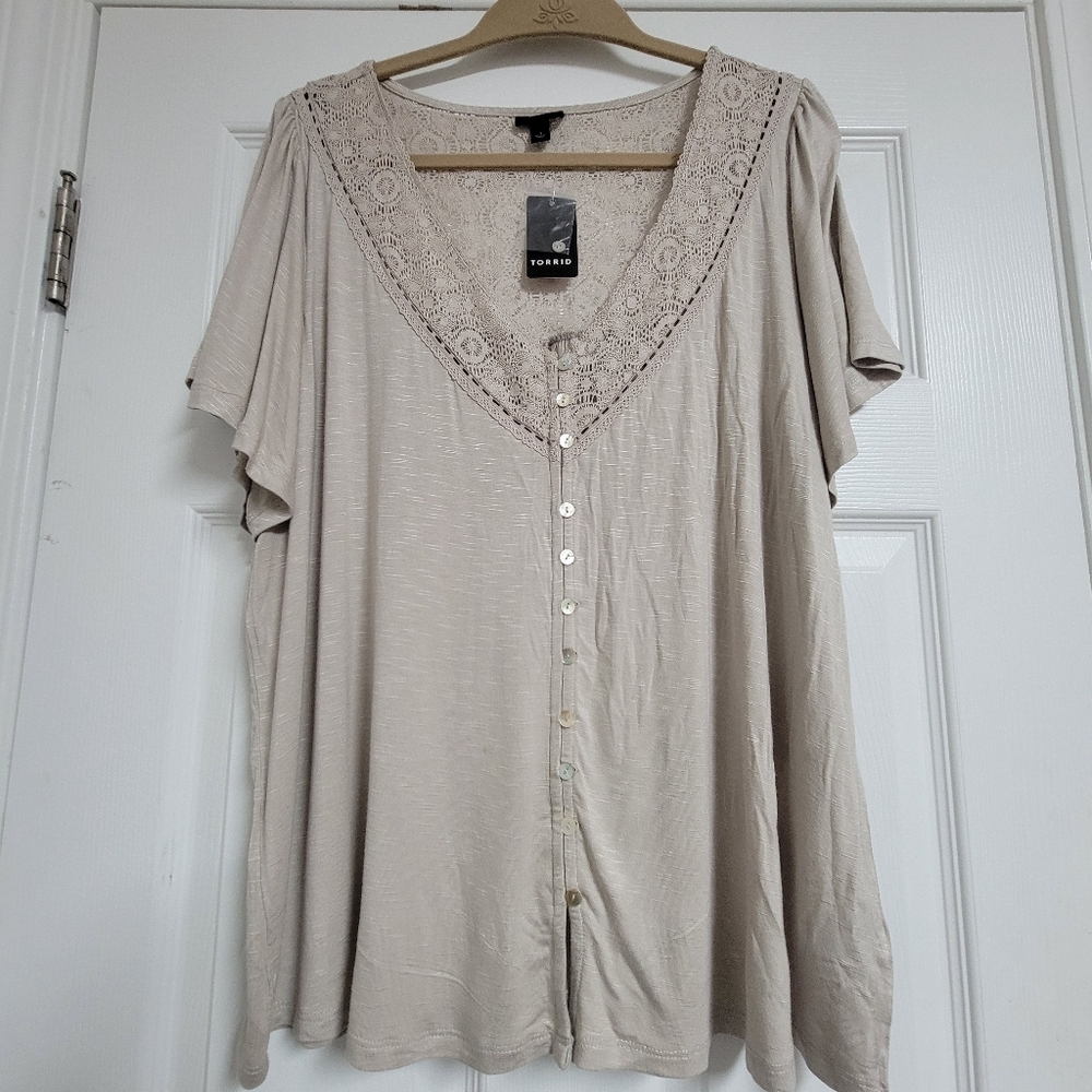 Torrid NWT Blouse Size 1-1X.